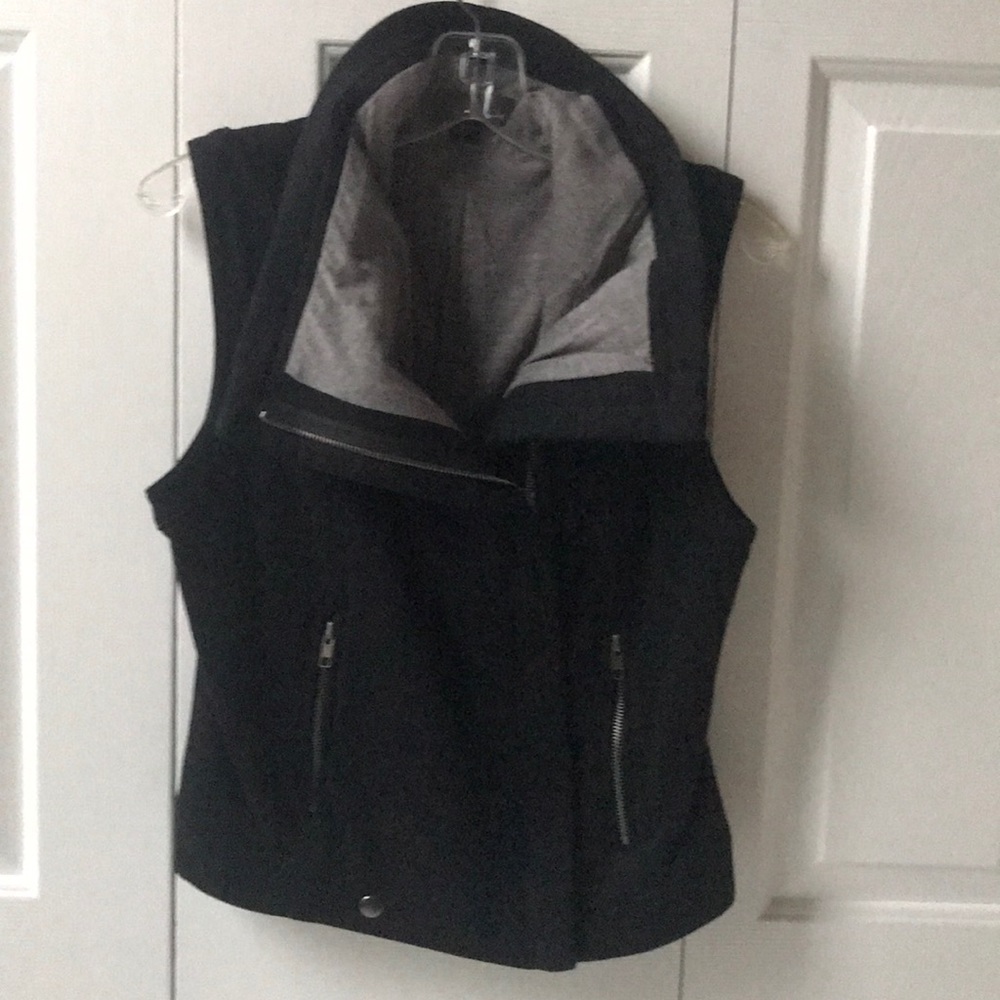 Forever 21 sweater shirt vest